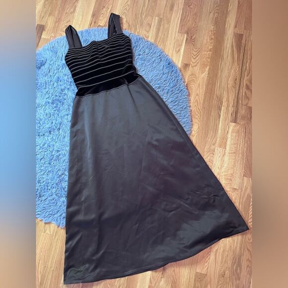 Tadashi Shoji Velvet Maxi Dress Brown Sleeveless A-Line Satin Evening Gown 12 - Picture 1 of 6